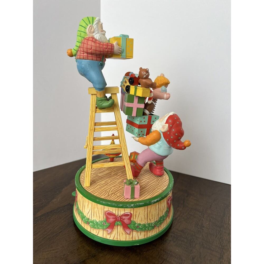 Vintage Enesco Holiday Musical Box “Santa Claus Is Coming To Town”, Works - Picture 6 of 10